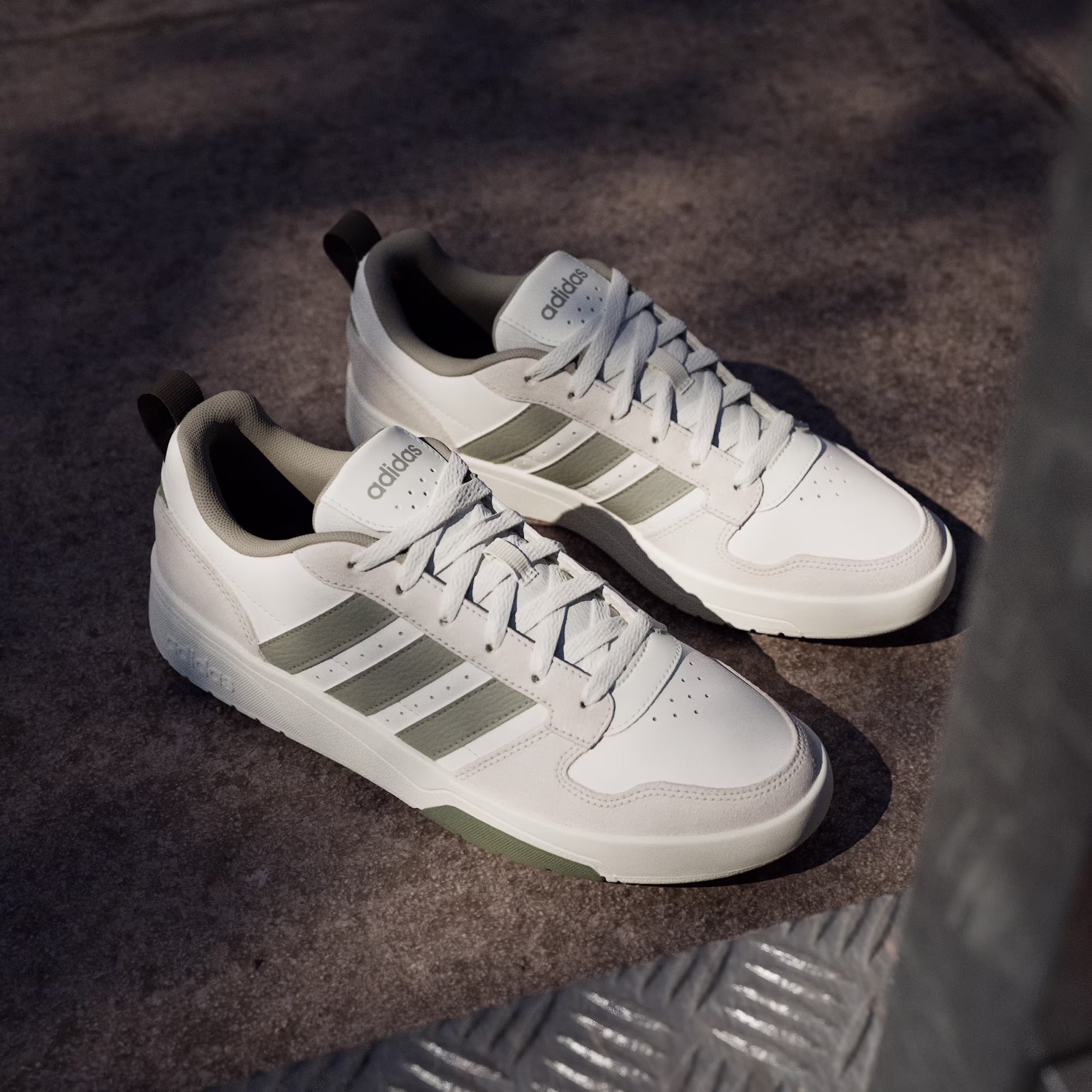 KI9128 Adidas COURTWAVE.. Adidas COURTWAVE - Image 1